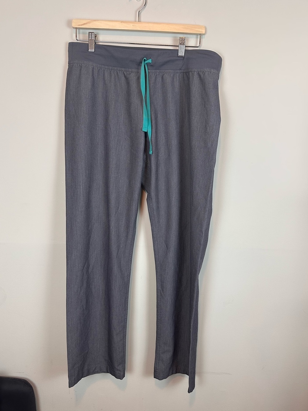 FIGS Livingston Basic Scrub Pants Large Graphite Gray Straight Leg T21003